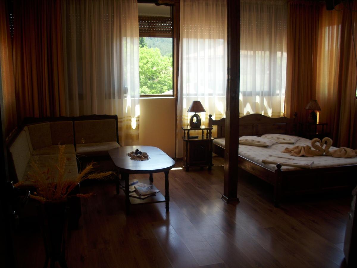 Guest House Ambrozia Kotel Exterior foto